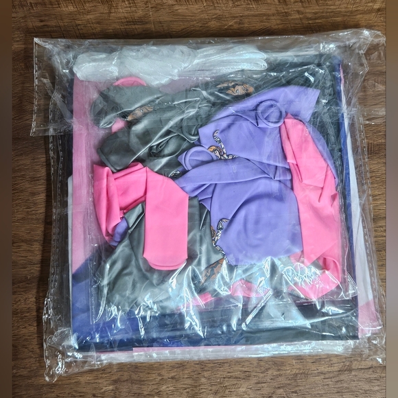 NIB Singer birthday decoration set - Picture 2 of 3